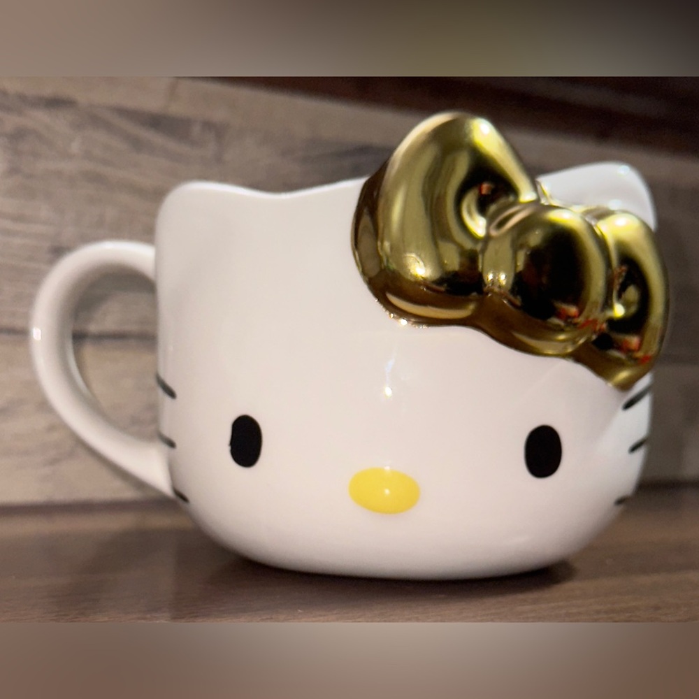 Súper Cute New Hello Kitty Face With Gold Bow Sculpted Coffee Mug By Sanrio 20oz